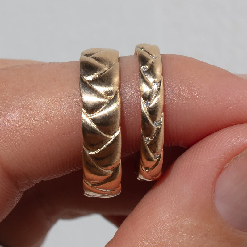 14k gold travelers palm alternative wedding band set
