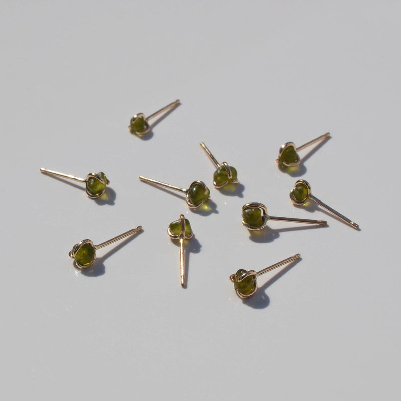 solid 14k gold claw-set sea tumbled hawaiian olivine peridot stud earrings