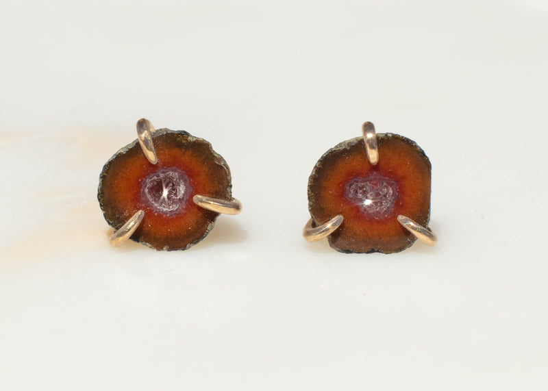 red orange tabasco geode stud earrings with gold claw setting